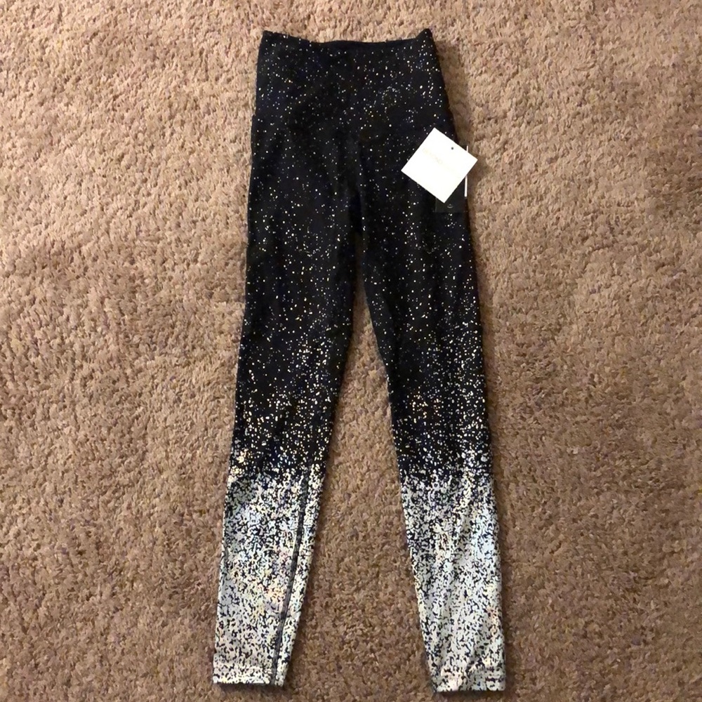 BRAND NEW BEYOND YOGA LEGGINGS